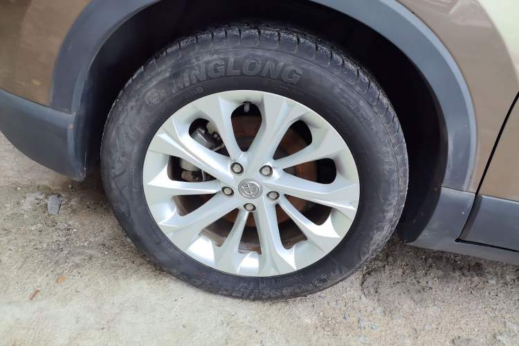 Used Brilliance V3 2017 1.5L Manual Comfort Model Left Front Wheel Hub