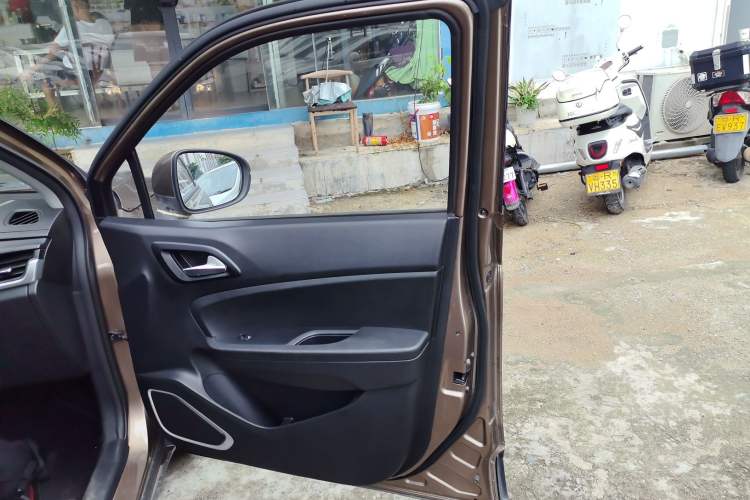 Used Brilliance V3 2017 1.5L Manual Comfort Model Right Front Door Interior