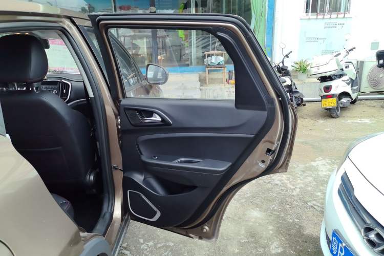 Used Brilliance V3 2017 1.5L Manual Comfort Model Right Rear Door Interior
