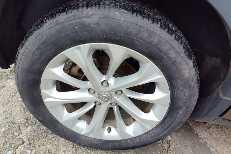 Used Brilliance V3 2017 1.5L Manual Comfort Model Right Rear Wheel Hub
