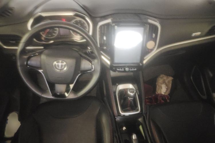 Used Brilliance V3 2017 1.5L Manual Comfort Model Center Console