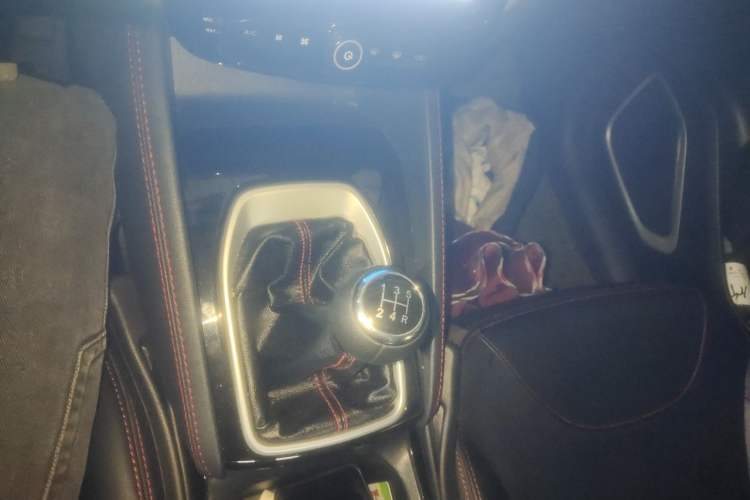 Used Brilliance V3 2017 1.5L Manual Comfort Model Gear Lever