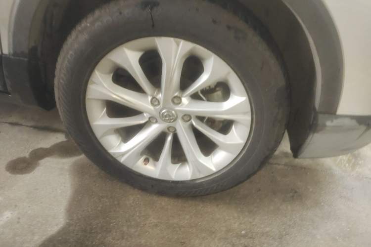Used Brilliance V3 2017 1.5L Manual Comfort Model Right Front Wheel Hub