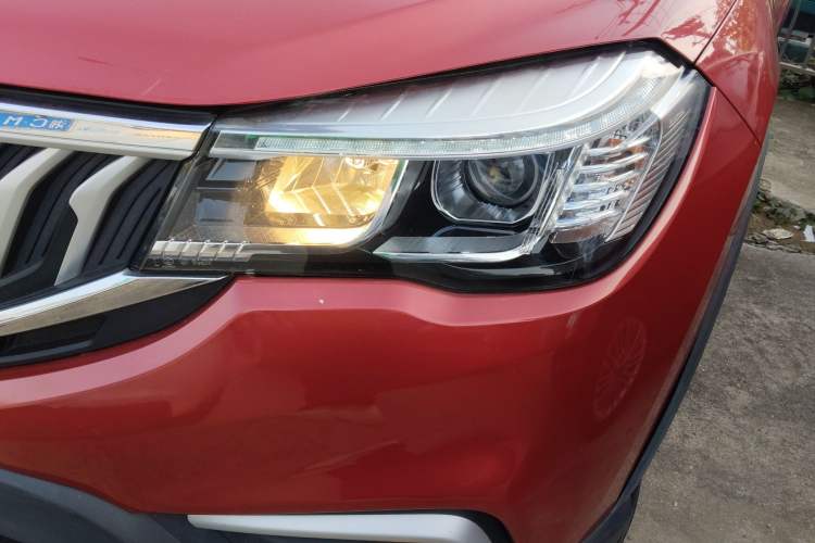 Used Brilliance V3 2017 1.5L Automatic Smart Version Left Front Headlight
