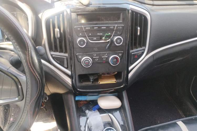 Used Brilliance V3 2017 1.5L Manual Comfort Model Audio And AC Panel