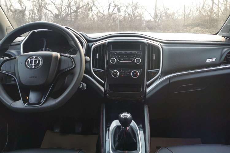 Used Brilliance V3 2017 1.5L Manual Comfort Model Audio And AC Panel