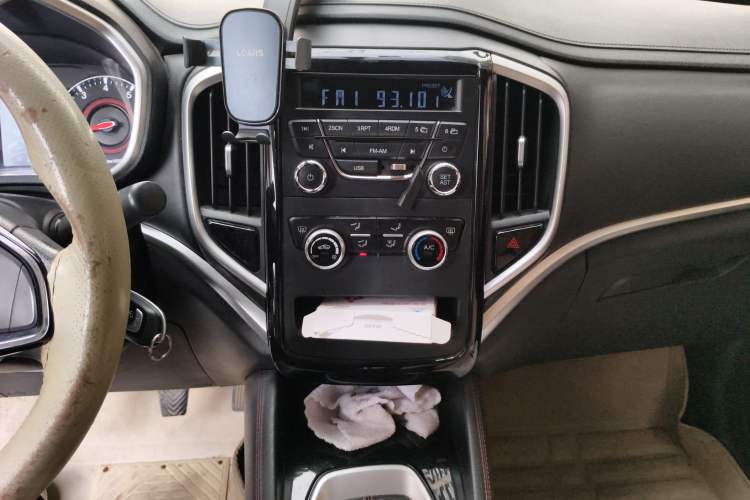 Used Brilliance V3 2017 1.5L Manual Comfort Model Audio And AC Panel