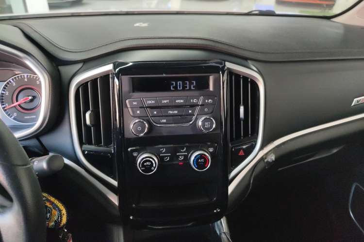 Used Brilliance V3 2017 1.5L Manual Comfort Model Audio And AC Panel