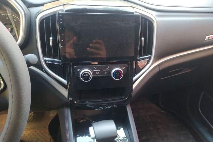 Used Brilliance V3 2017 1.5L Automatic Comfort Model Audio And AC Panel