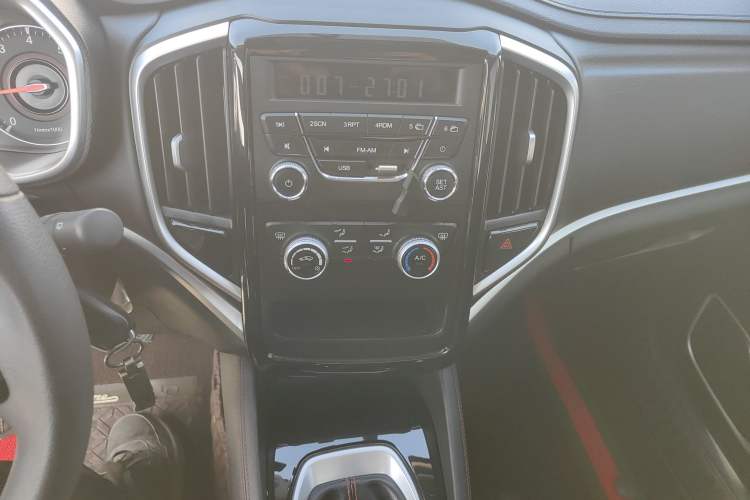 Used Brilliance V3 2017 1.5L Manual Comfort Model Audio And AC Panel