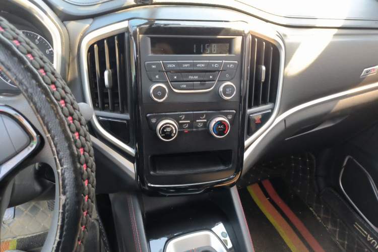 Used Brilliance V3 2017 1.5L Manual Comfort Model Audio And AC Panel