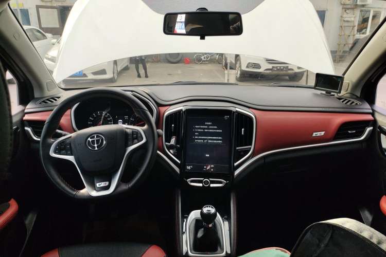 Used Brilliance V3 2017 1.5L Manual Smart Model Center Console