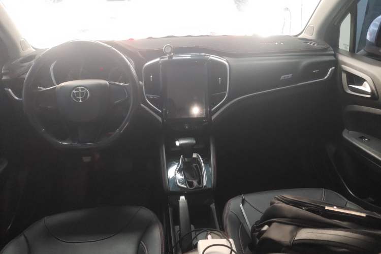 Used Brilliance V3 2017 1.5L Automatic Comfort Model Center Console
