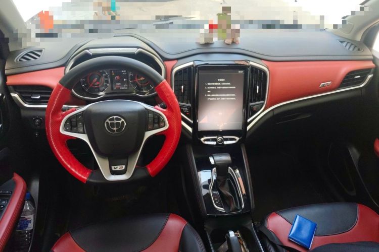Used Brilliance V3 2017 1.5L Automatic Smart Version Center Console