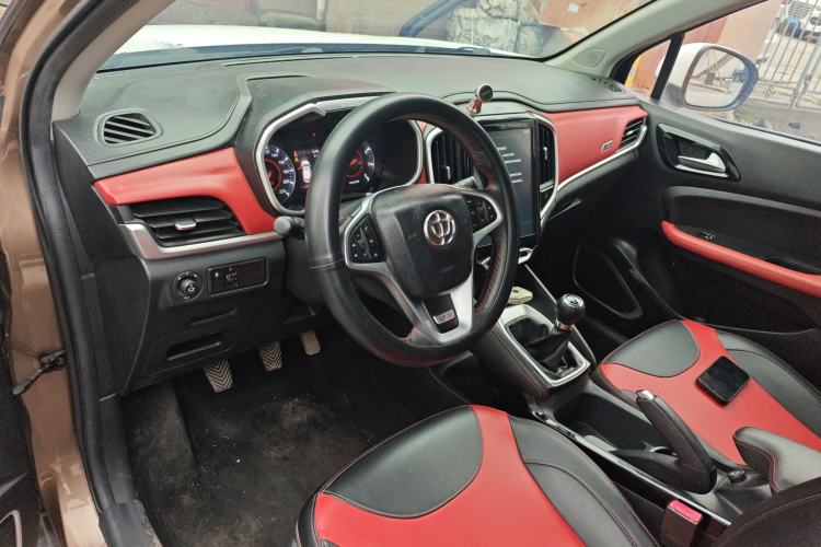 Used Brilliance V3 2017 1.5L Manual Smart Model Center Console