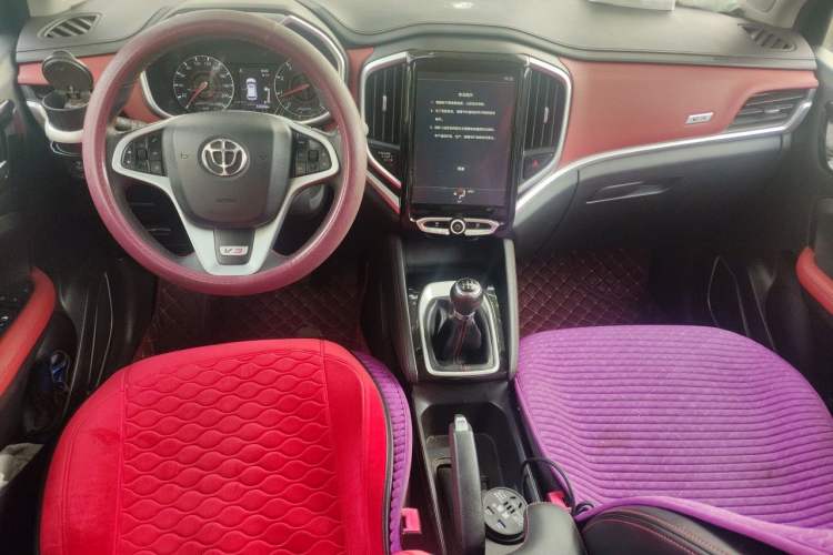 Used Brilliance V3 2017 1.5L Manual Smart Model Center Console