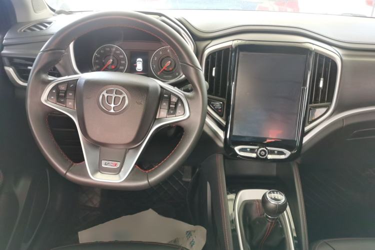 Used Brilliance V3 2017 1.5L Manual Smart Model Center Console