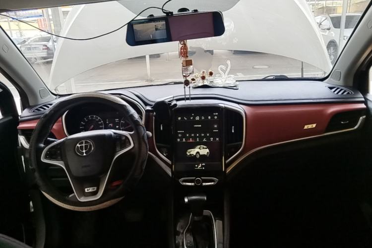 Used Brilliance V3 2017 1.5L Automatic Elite Model Center Console
