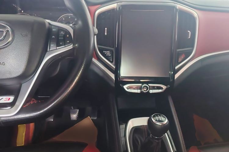 Used Brilliance V3 2017 1.5L Manual Smart Model Center Console