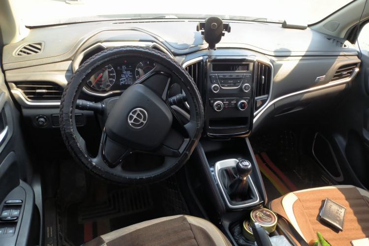Used Brilliance V3 2017 1.5L Manual Comfort Model Center Console