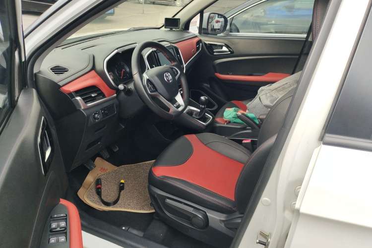 Used Brilliance V3 2017 1.5L Manual Smart Model Driver Seat