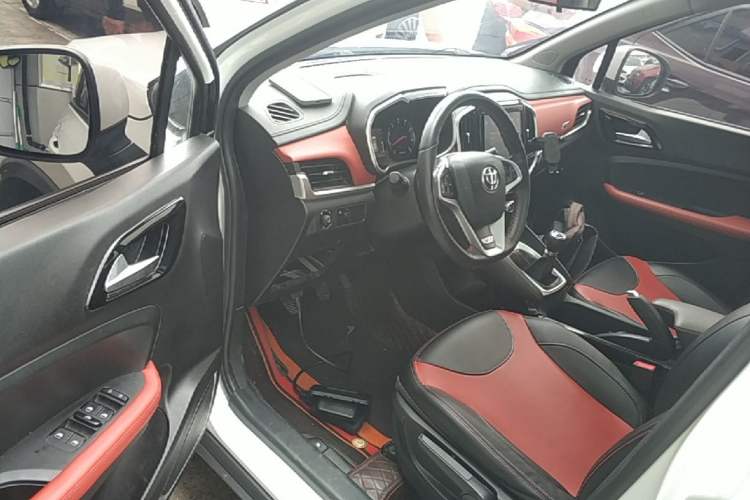 Used Brilliance V3 2017 1.5L Manual Smart Model Driver Seat