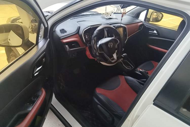 Used Brilliance V3 2017 1.5L Automatic Elite Model Driver Seat
