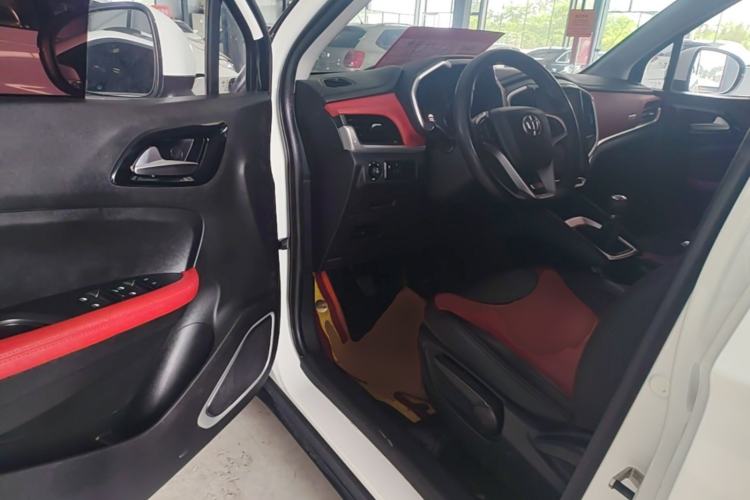 Used Brilliance V3 2017 1.5L Manual Smart Model Driver Seat