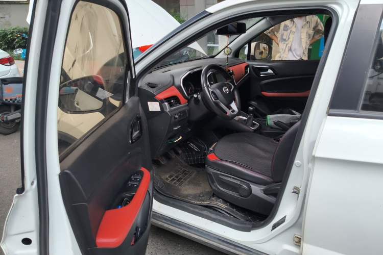 Used Brilliance V3 2017 1.5L Manual Smart Model Driver Seat