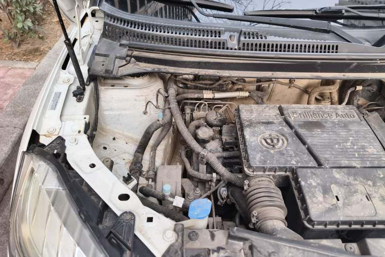 Used Brilliance V3 2017 1.5L Manual Comfort Model Engine Bay Right