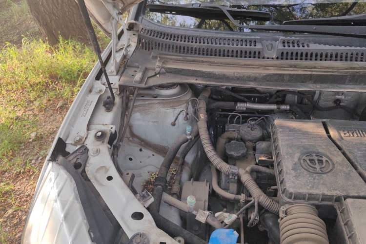 Used Brilliance V3 2017 1.5L Manual Base Version Engine Bay Right