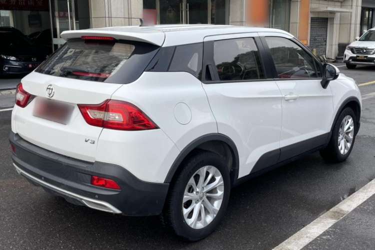 Used Brilliance V3 2017 1.5L Automatic Smart Version Exterior 5
