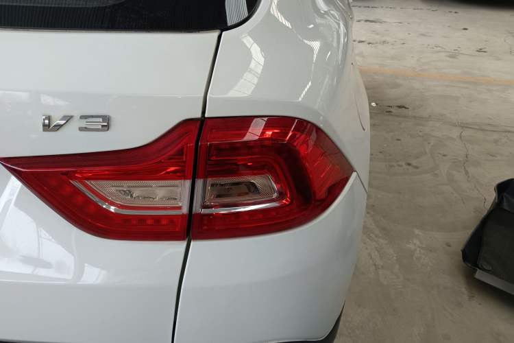 Used Brilliance V3 2017 1.5L Manual Smart Model Exterior 6