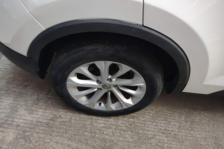 Used Brilliance V3 2017 1.5L Automatic Comfort Model Exterior 8