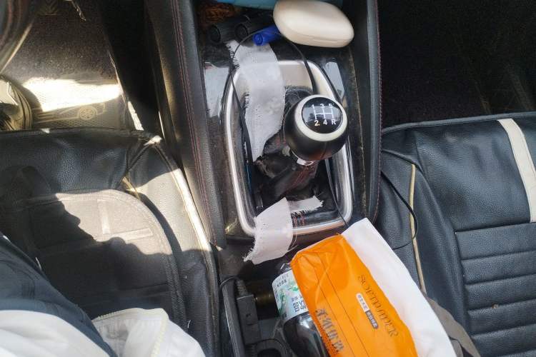 Used Brilliance V3 2017 1.5L Manual Comfort Model Gear Lever