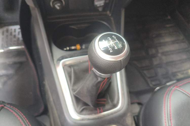 Used Brilliance V3 2017 1.5L Manual Comfort Model Gear Lever