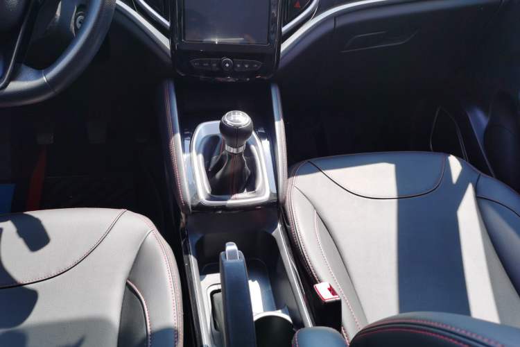 Used Brilliance V3 2017 1.5L Manual Comfort Model Gear Lever