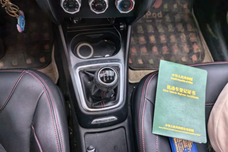 Used Brilliance V3 2017 1.5L Manual Comfort Model Gear Lever