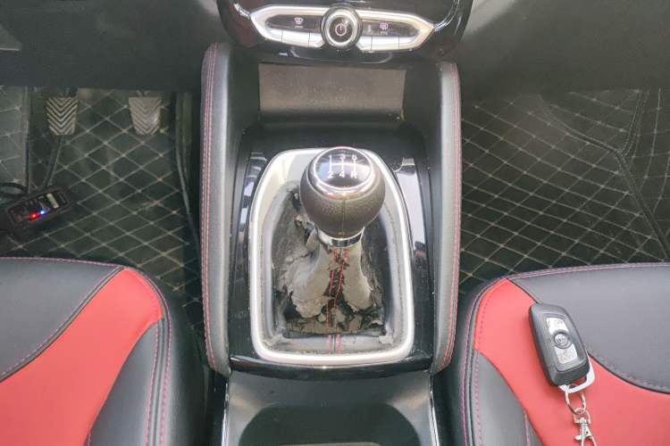 Used Brilliance V3 2017 1.5L Manual Smart Model Gear Lever
