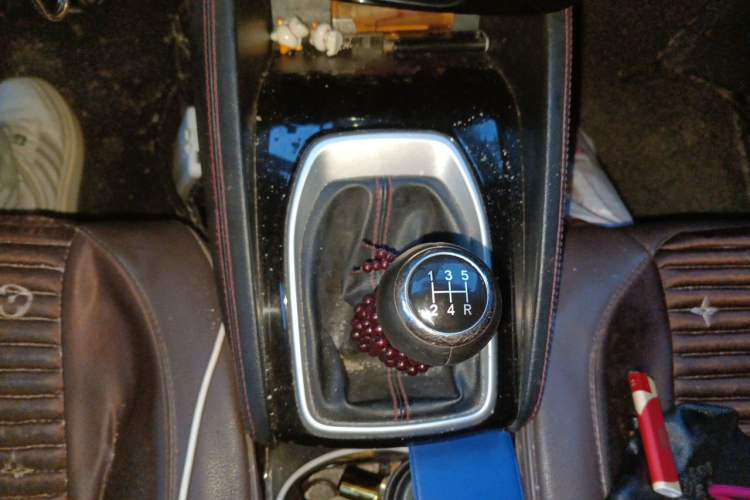 Used Brilliance V3 2017 1.5L Manual Comfort Model Gear Lever
