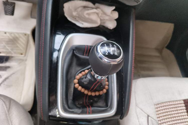 Used Brilliance V3 2017 1.5L Manual Comfort Model Gear Lever