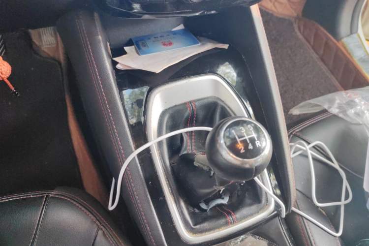 Used Brilliance V3 2017 1.5L Manual Base Version Gear Lever