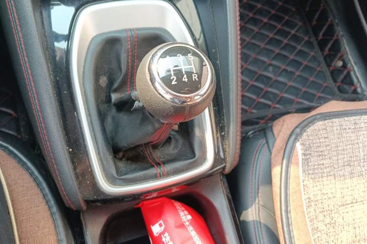 Used Brilliance V3 2017 1.5L Manual Comfort Model Gear Lever