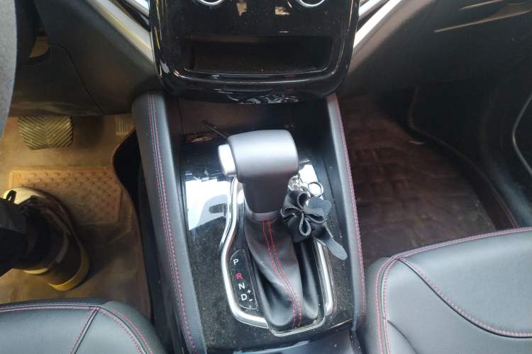 Used Brilliance V3 2017 1.5L Automatic Comfort Model Gear Lever