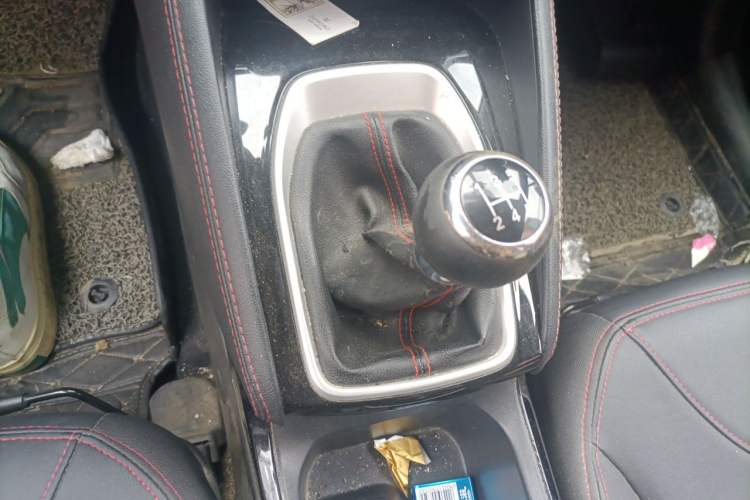 Used Brilliance V3 2017 1.5L Manual Comfort Model Gear Lever