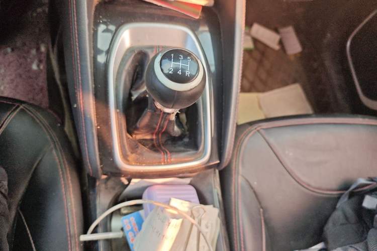 Used Brilliance V3 2017 1.5L Manual Comfort Model Gear Lever