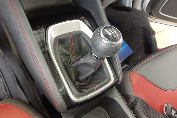 Used Brilliance V3 2017 1.5L Manual Smart Model Gear Lever