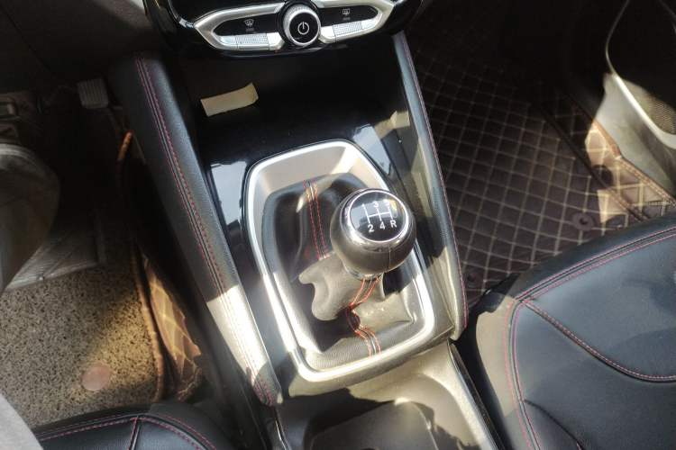 Used Brilliance V3 2017 1.5L Manual Smart Model Gear Lever