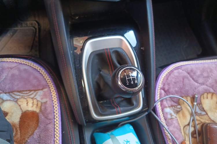 Used Brilliance V3 2017 1.5L Manual Comfort Model Gear Lever