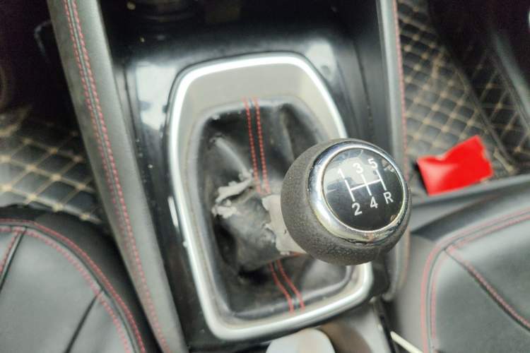 Used Brilliance V3 2017 1.5L Manual Comfort Model Gear Lever